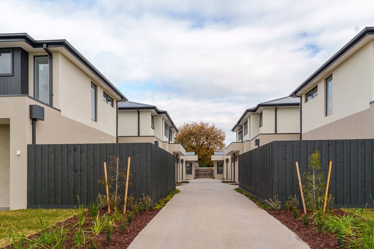 Centenary, Seaford: a walkway between two houses